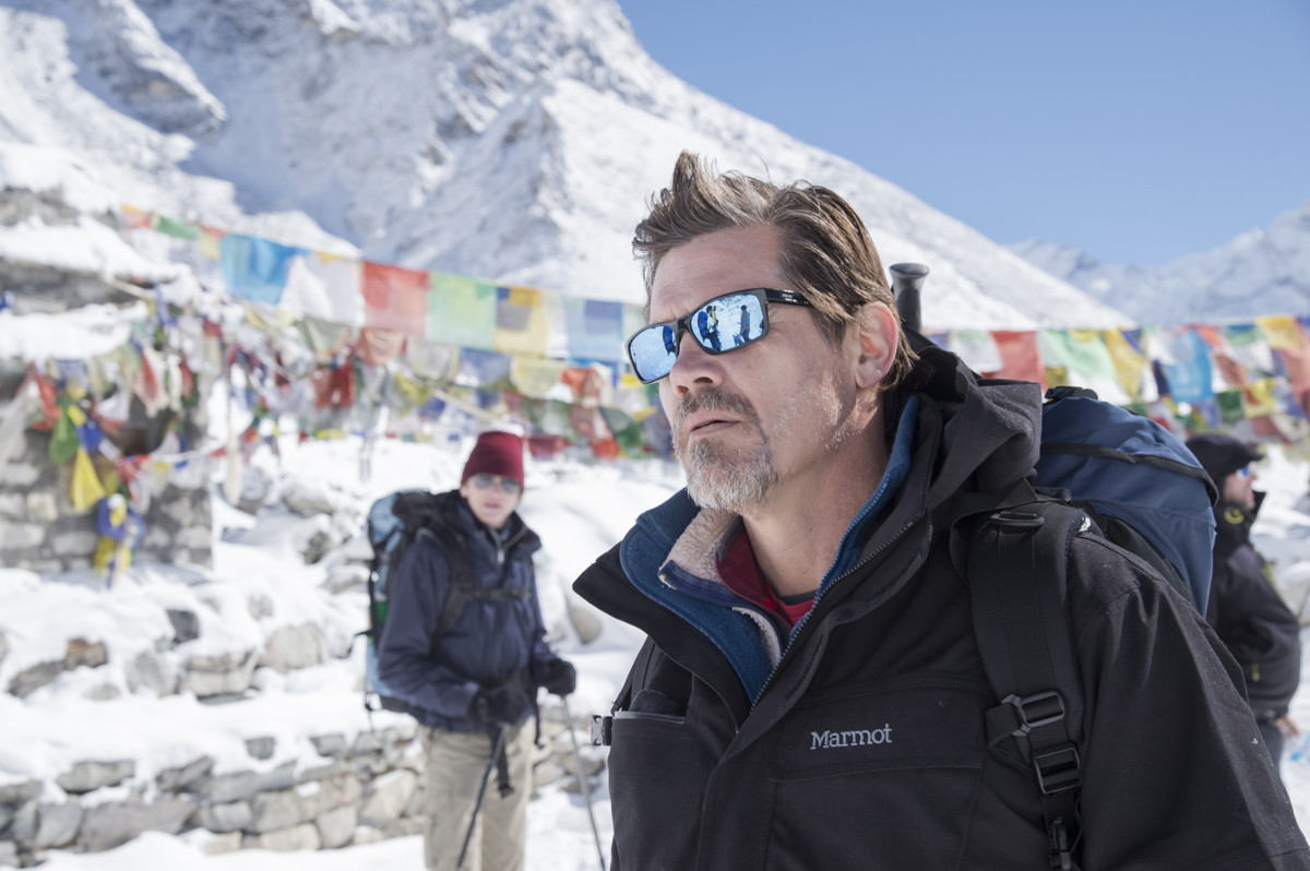 Josh_Brolin_sunglasses_in_Everest