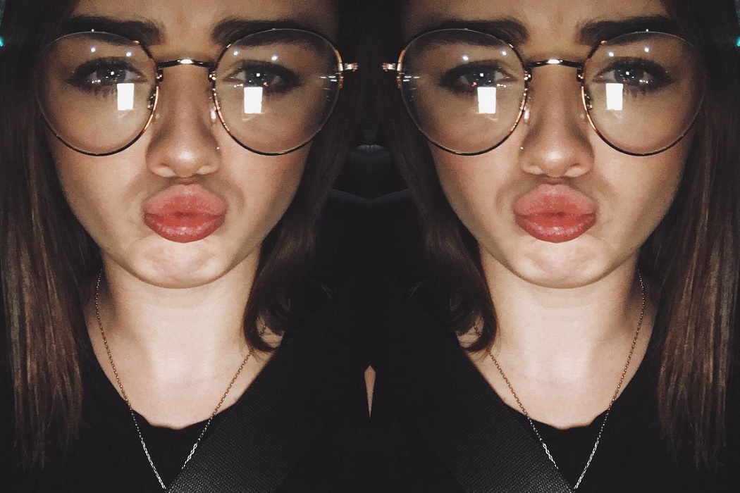 Maisie Williams Game of Thrones glasses