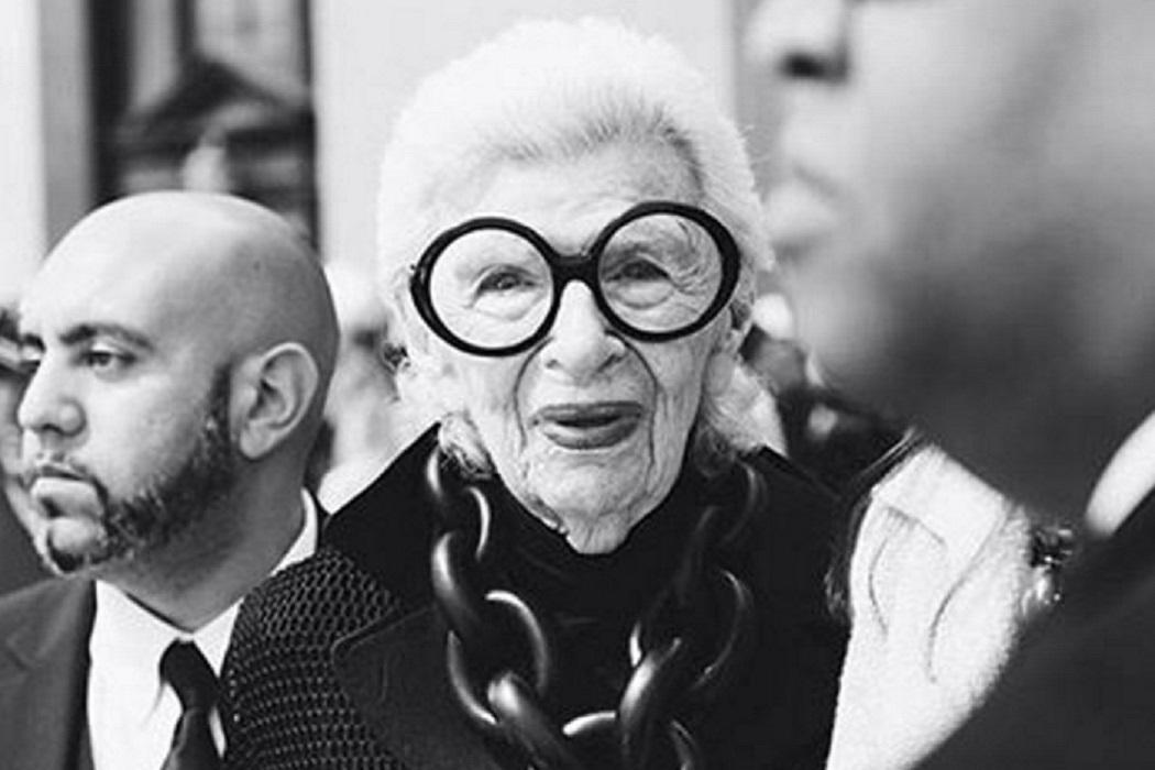 famous fashion designers who wear glasses